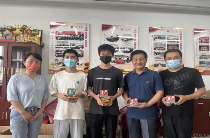 关心关爱（中秋慰问）.jpg
