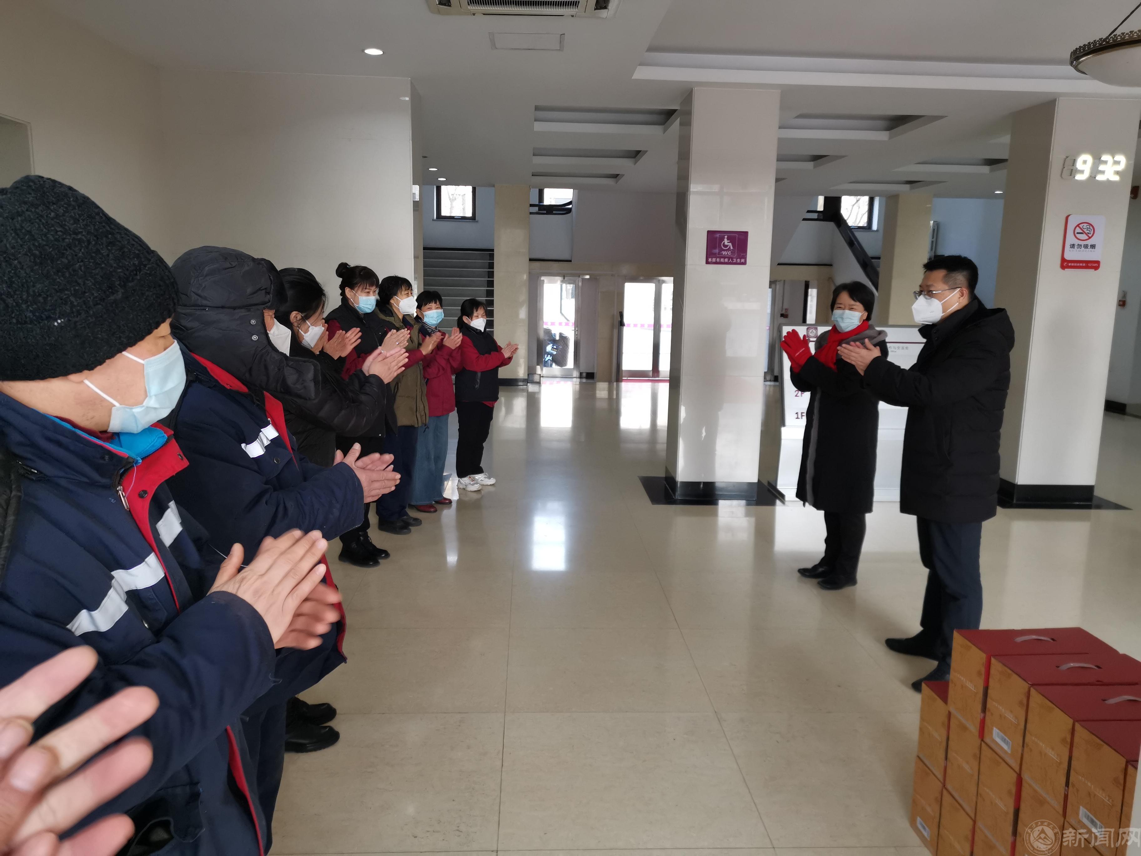 慰问楼宇职工.jpg