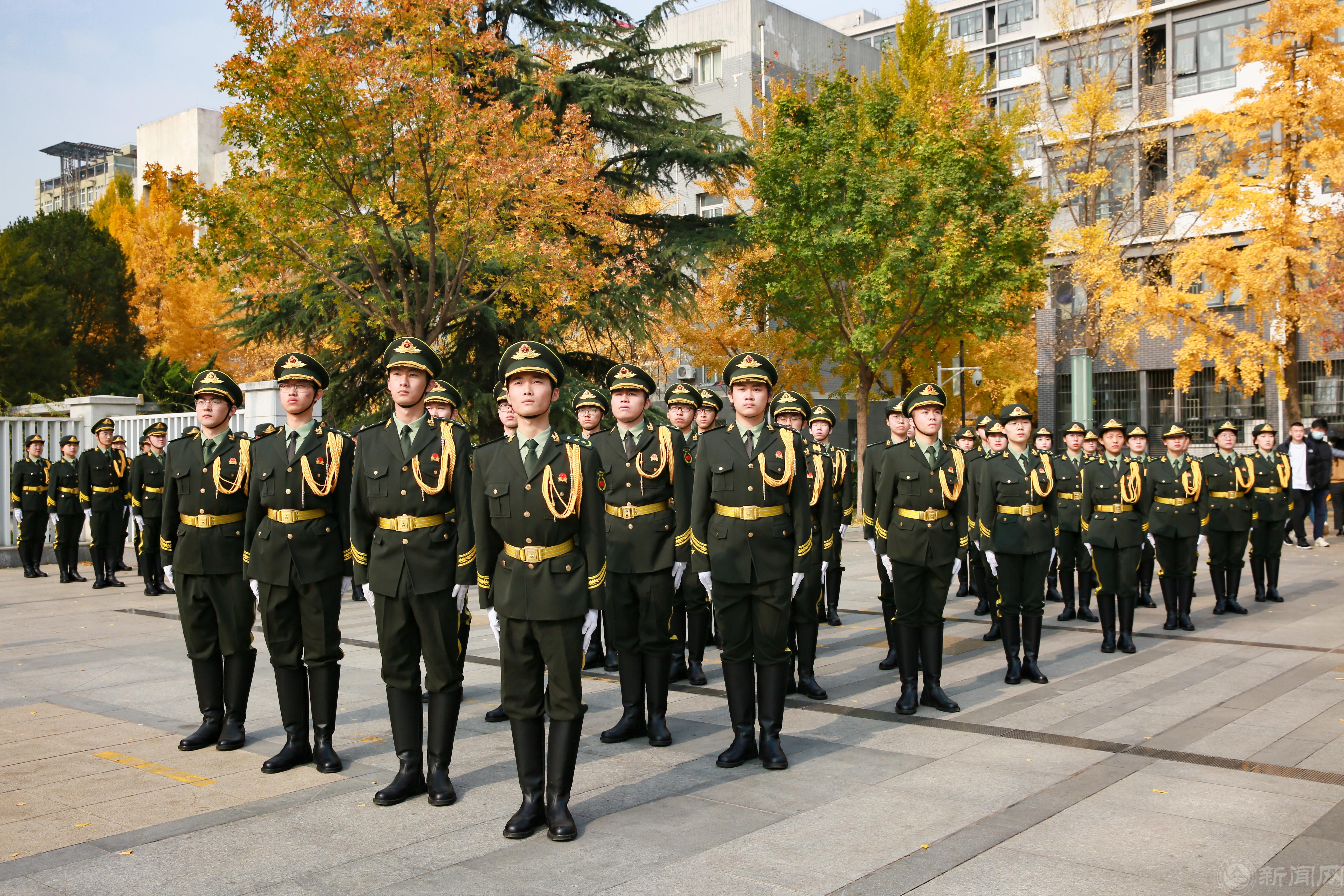 国旗班换届仪式_20221104081923.jpg